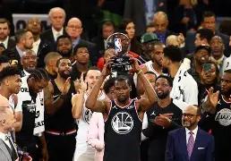 全明星赛倒计时，曼联清晨手感冰凉，细节引发关注，目标明确，年轻球员得到机会